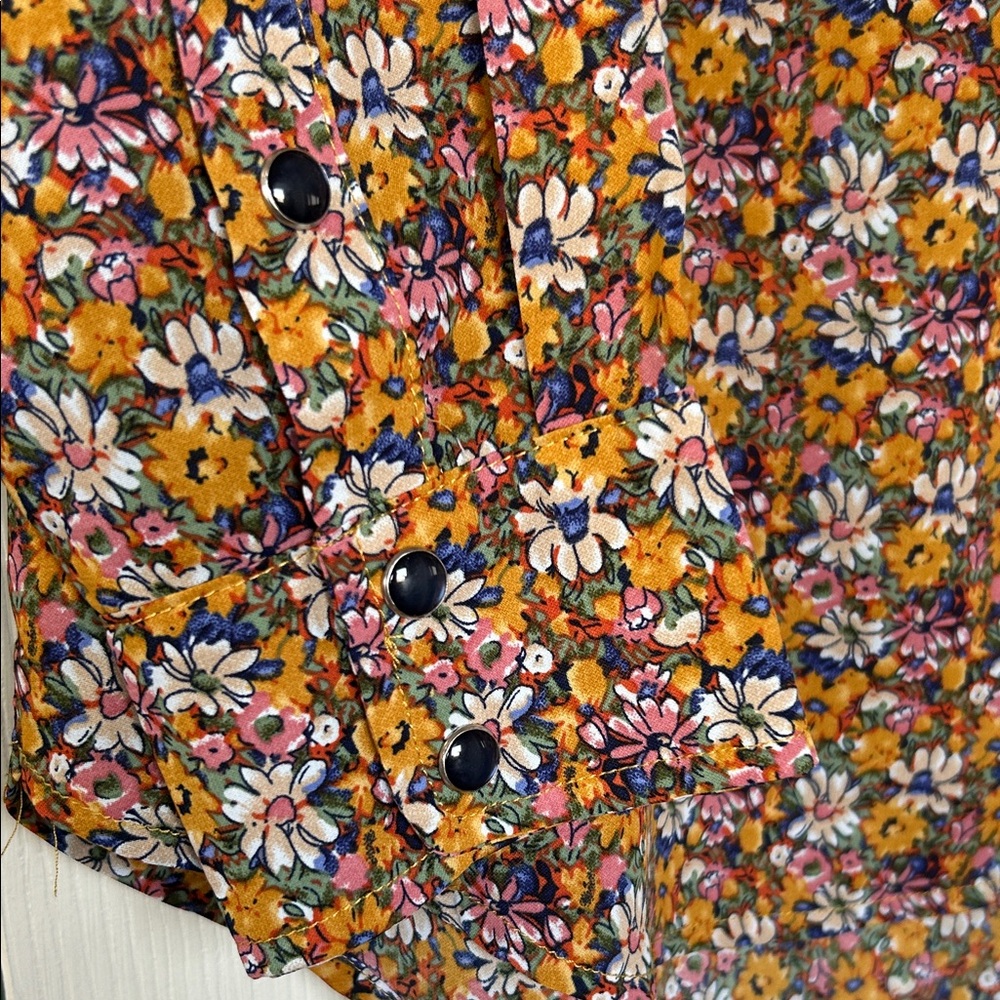 NATURAL LIFE Multicolor Snap Western Floral Top - Picture 3 of 4